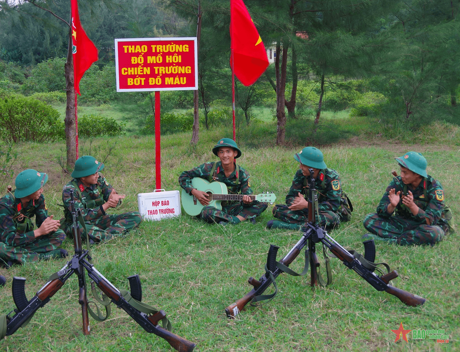 Thấm thía tình đồng đội nơi đảo xa