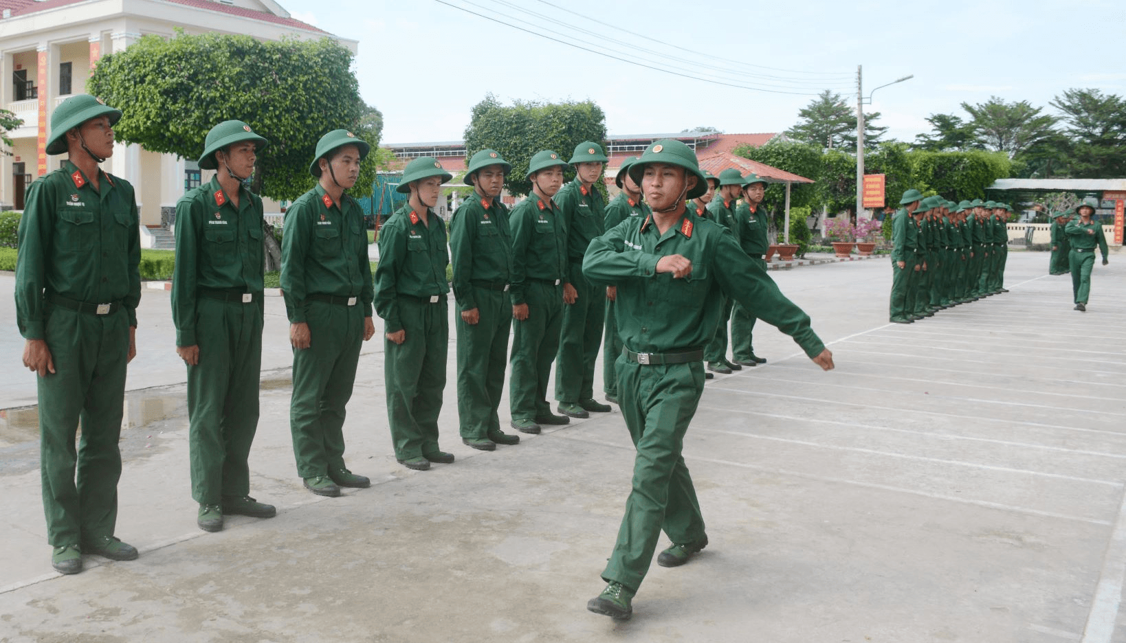 Phát huy vai trò của tiểu đội trưởng trong huấn luyện