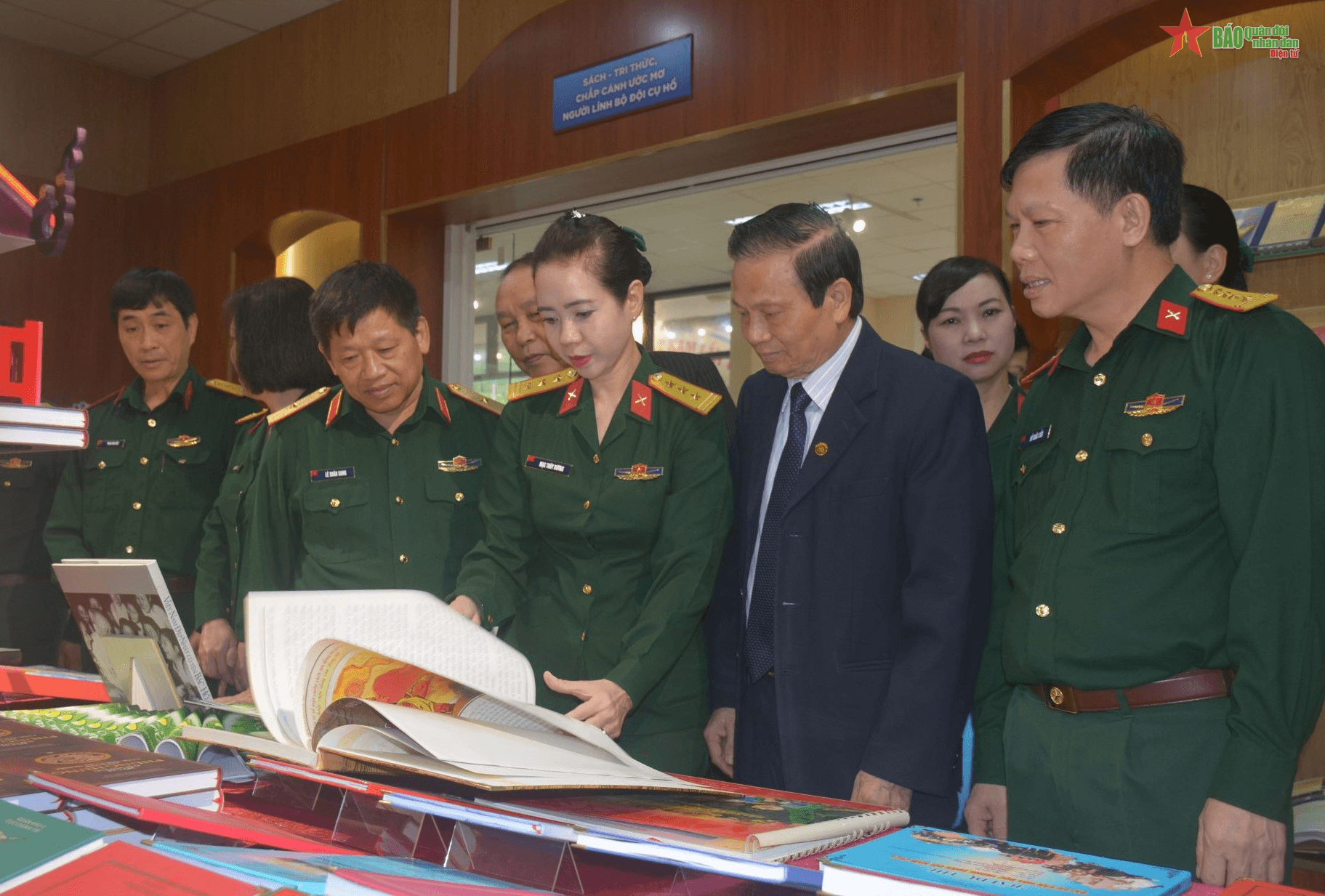 Khai mạc Ngày sách và Văn hóa đọc trong Quân đội năm 2023