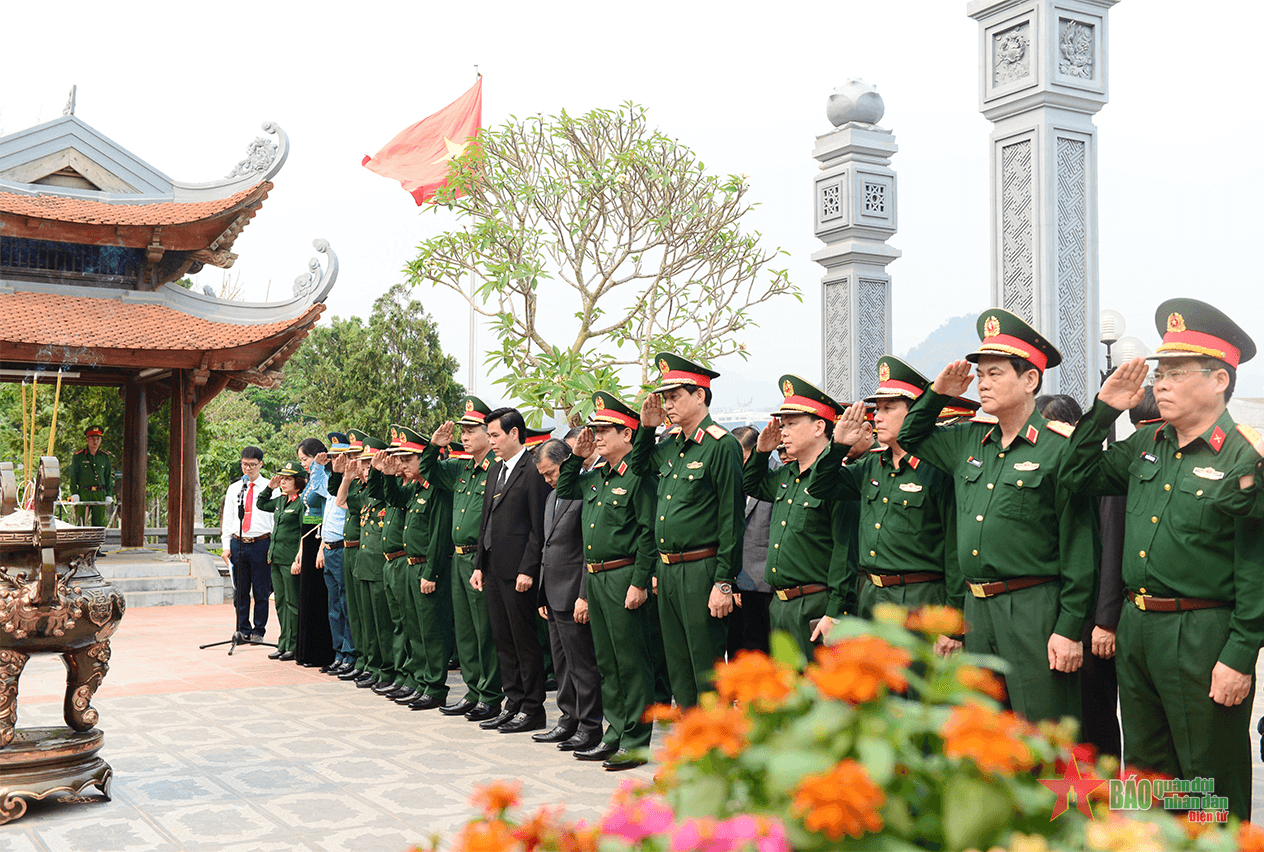 Ban tổ chức hội thảo Chiến thắng Thượng Lào 1953 tổ chức hoạt động tri ân tại Sơn La