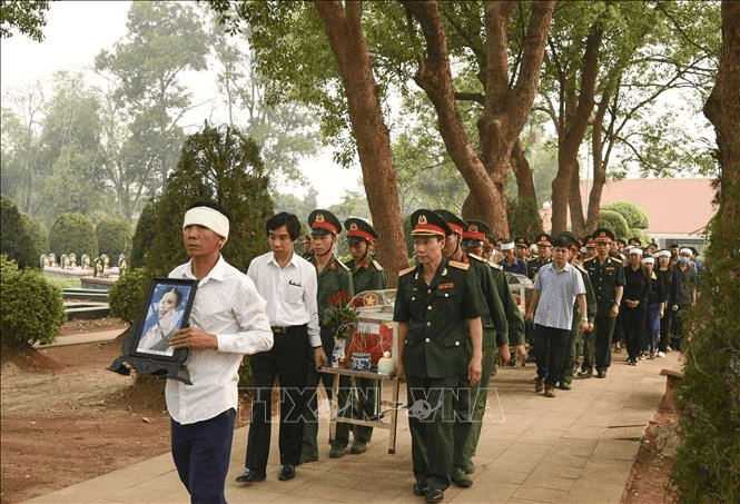 Truy điệu, an táng hai hài cốt liệt sĩ hy sinh trong Chiến dịch Điện Biên Phủ