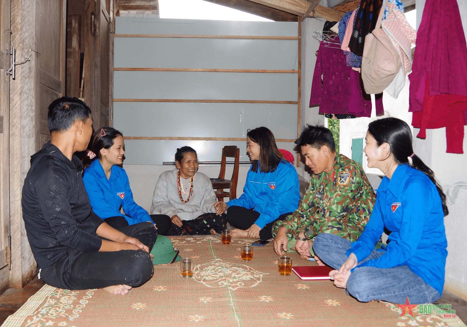 Đồng hành với người dân biên giới