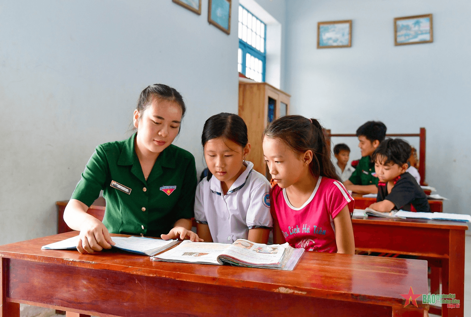 Đồng hành với học sinh khó khăn vùng biên giới