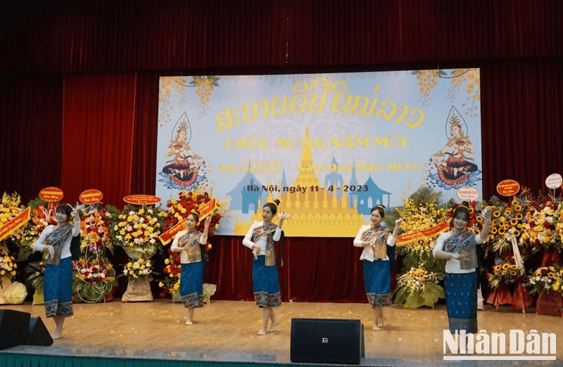 Thư chúc mừng năm mới Lào và Campuchia