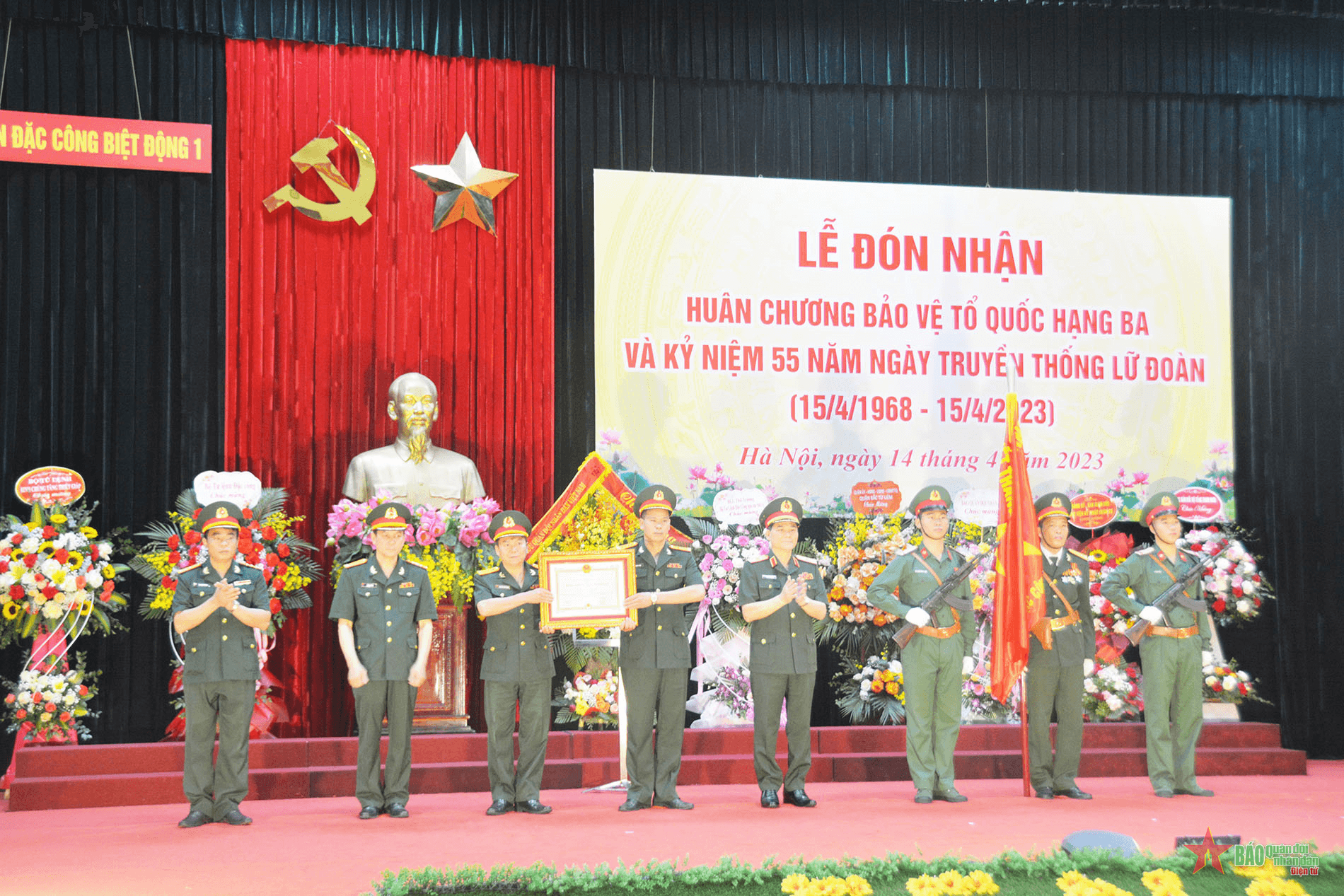 Lữ đoàn Đặc công biệt động 1 đón nhận Huân chương Bảo vệ Tổ quốc hạng Ba