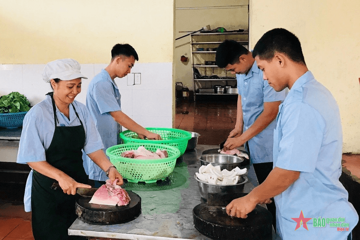 Tâm sự “anh nuôi”