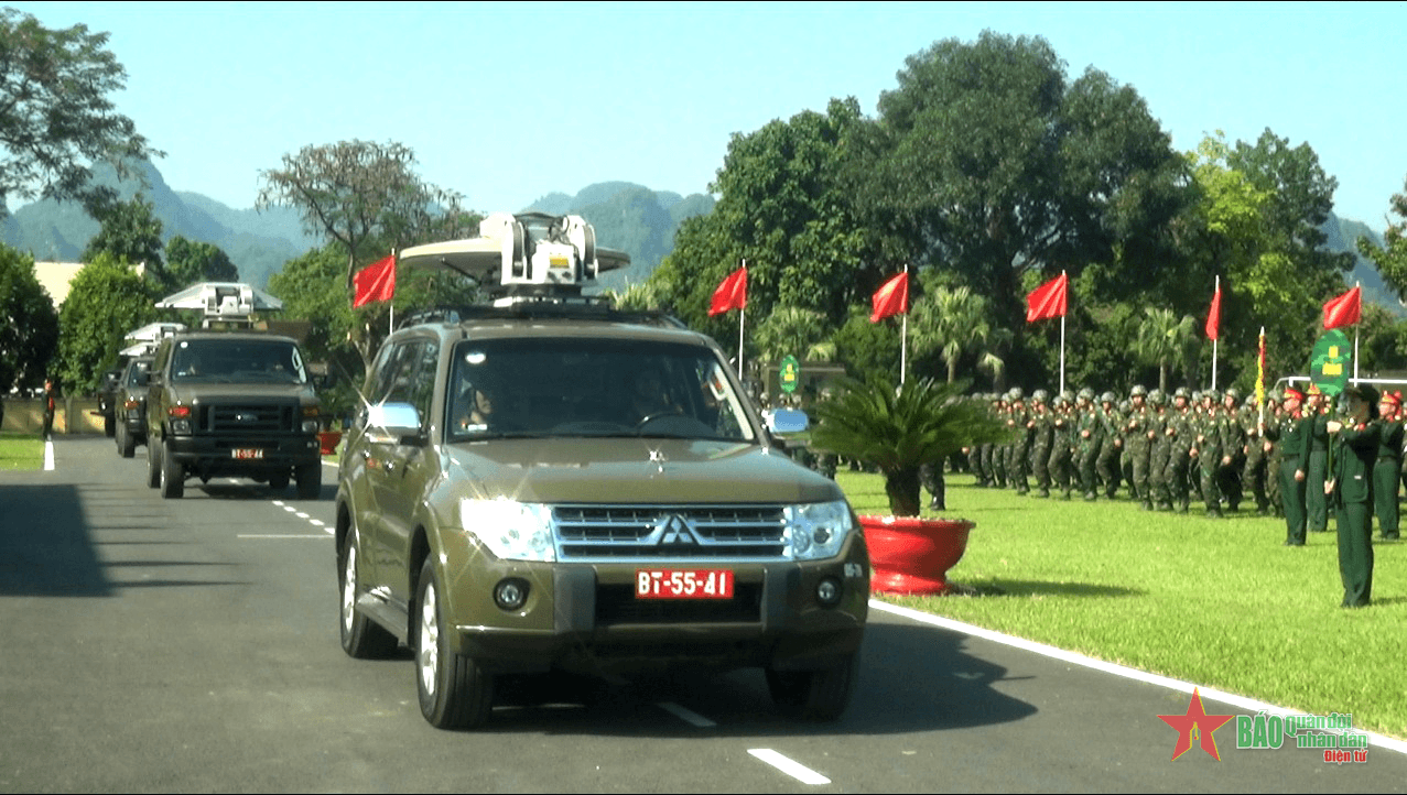 Thi đua huấn luyện làm chủ trang bị, khí tài thông tin liên lạc hiện đại