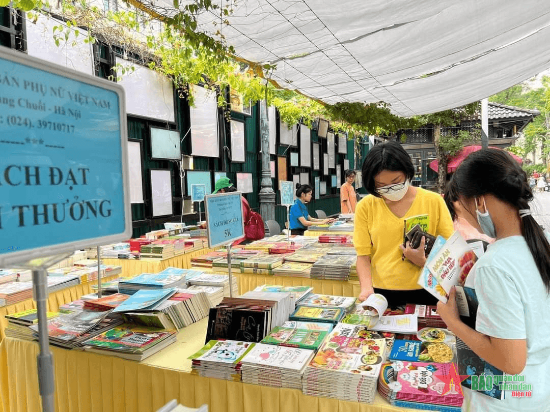 Phố Sách Hà Nội tưng bừng các hoạt động chào mừng Ngày Sách và Văn hoá đọc Việt Nam lần thứ 2