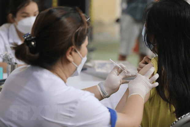 Đối tượng nguy cơ cao cần tăng cường tiêm vắc xin ngừa Covid-19