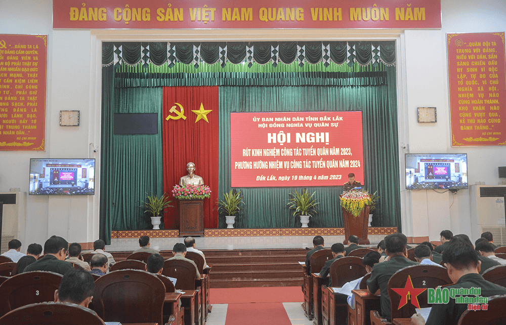 Tỉnh Đắk Lắk: Chú trọng tuyển chọn công dân trình độ đại học, cao đẳng tham gia nghĩa vụ quân sự