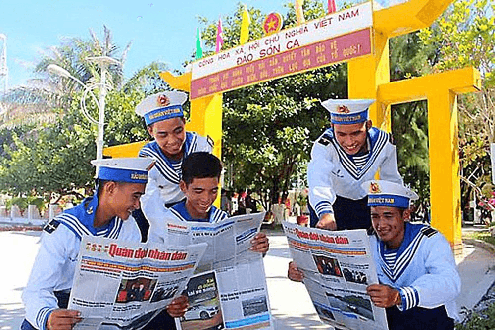 Đọc sách ở Trường Sa