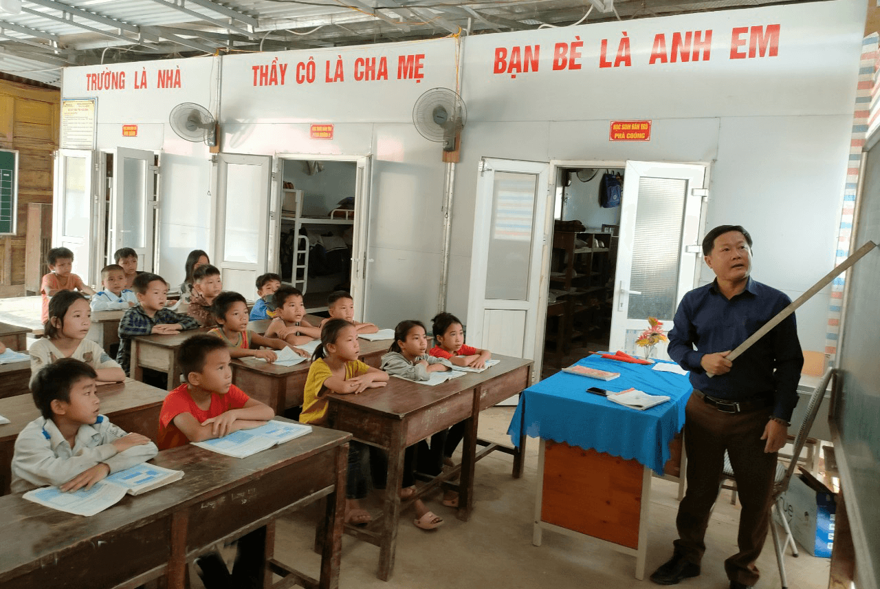 30 năm dạy học nơi đỉnh Puxailaileng