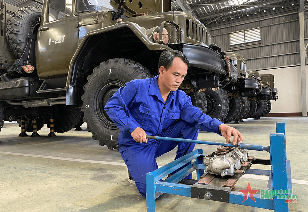 Lính thợ đam mê sáng kiến