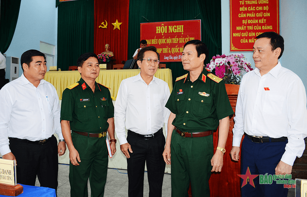 Thượng tướng Nguyễn Tân Cương tiếp xúc cử tri tại huyện Dầu Tiếng, tỉnh Bình Dương