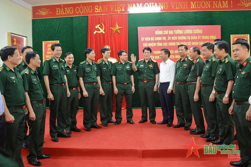 Đại tướng Lương Cường thăm và làm việc với các đơn vị Quân đội trên địa bàn huyện Mường Lát, tỉnh Thanh Hóa
