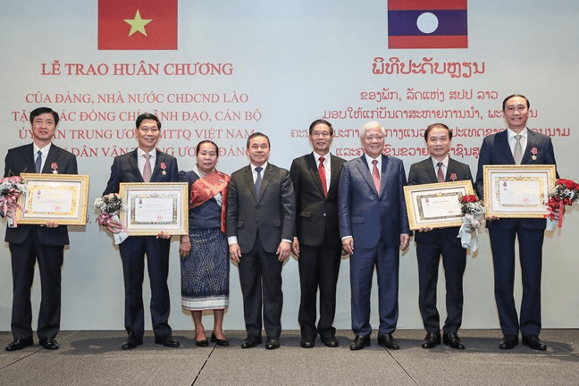 Đảng, Nhà nước Lào trao Huân chương tặng lãnh đạo, cán bộ Mặt trận Tổ quốc, Ban Dân vận Trung ương