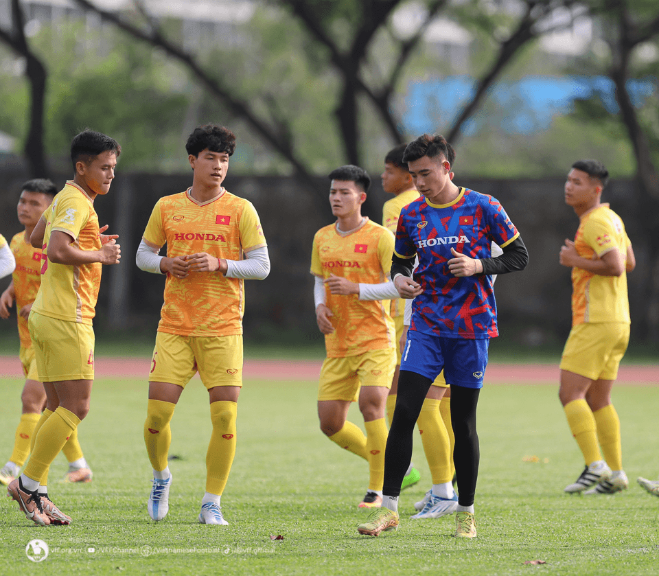 U22 Việt Nam có buổi tập đầu tiên trên đất Campuchia