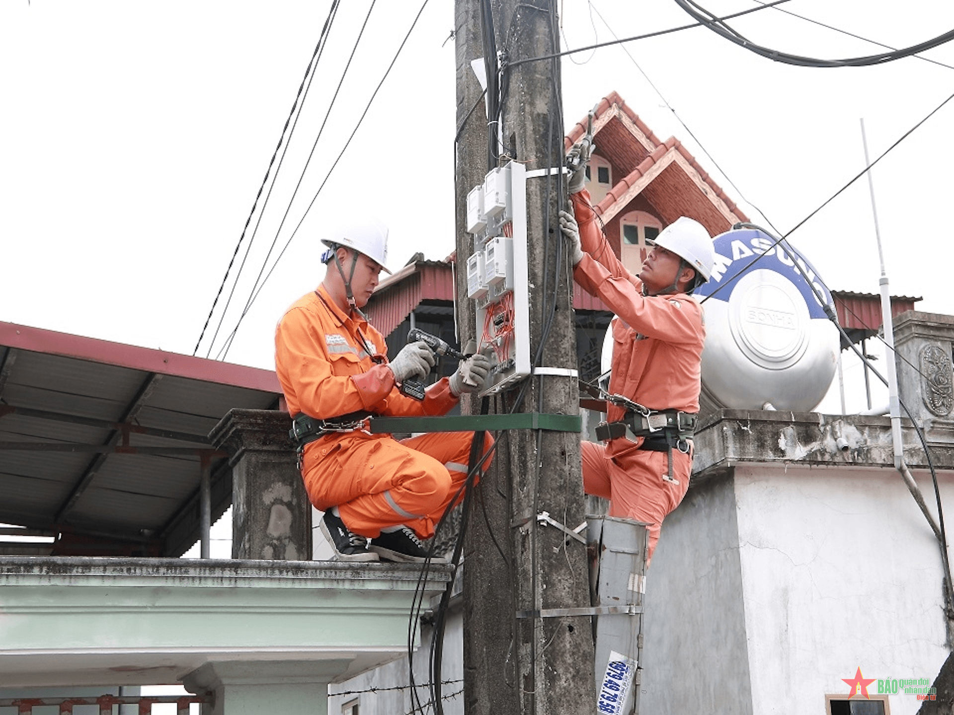 PC Ninh Bình đồng bộ giải pháp bảo đảm điện trong dịp lễ và mùa nắng nóng 2023