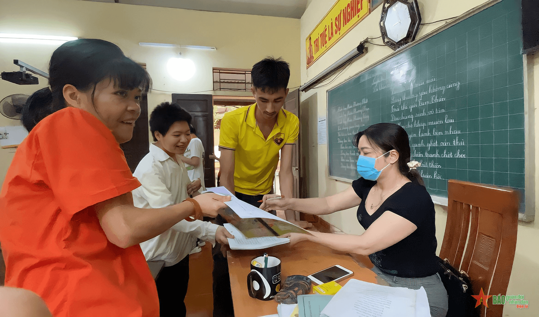 Lớp học tình thương tại chùa Hương Lan