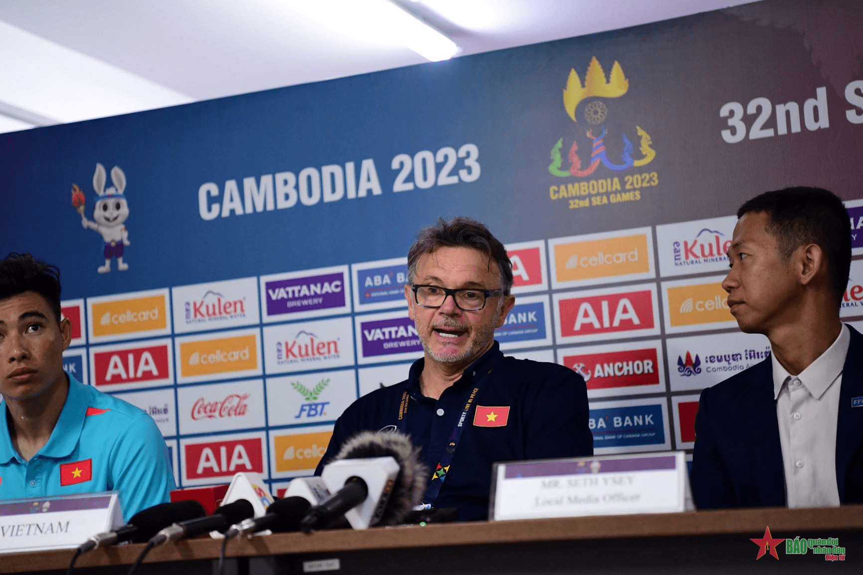 HLV Troussier muốn các học trò duy trì vị thế ở SEA Games