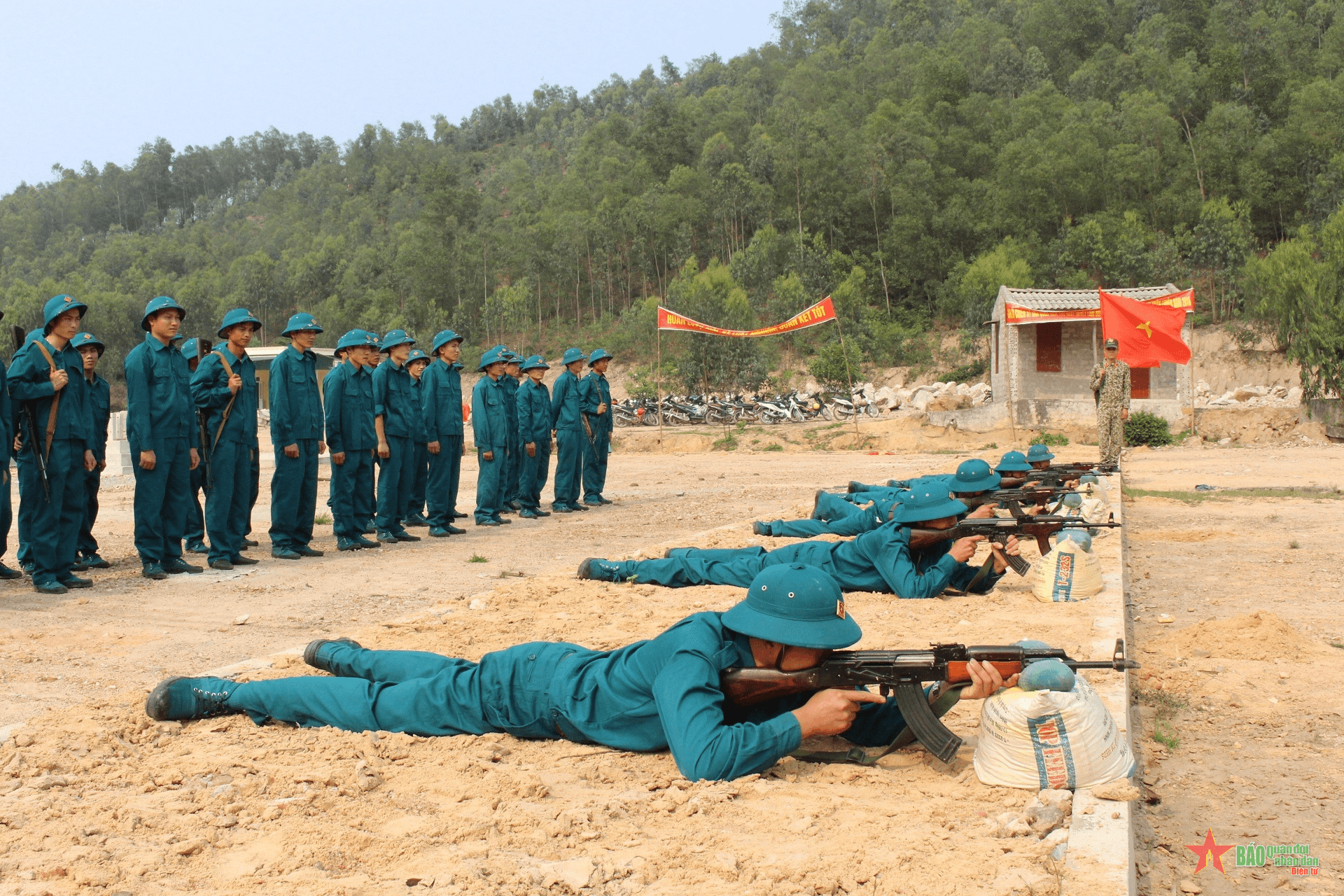 Thi đua thực chất, cổ vũ kịp thời