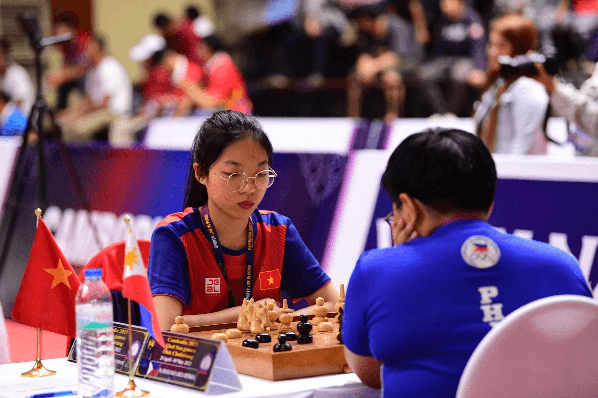 Đoàn Việt Nam giành huy chương vàng đầu tiên tại SEA Games 32
