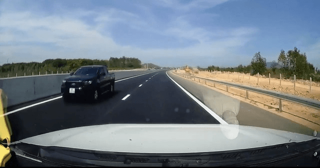 Phạt tiền, tước bằng lái tài xế đi ngược chiều trên cao tốc Phan Thiết - Dầu Giây