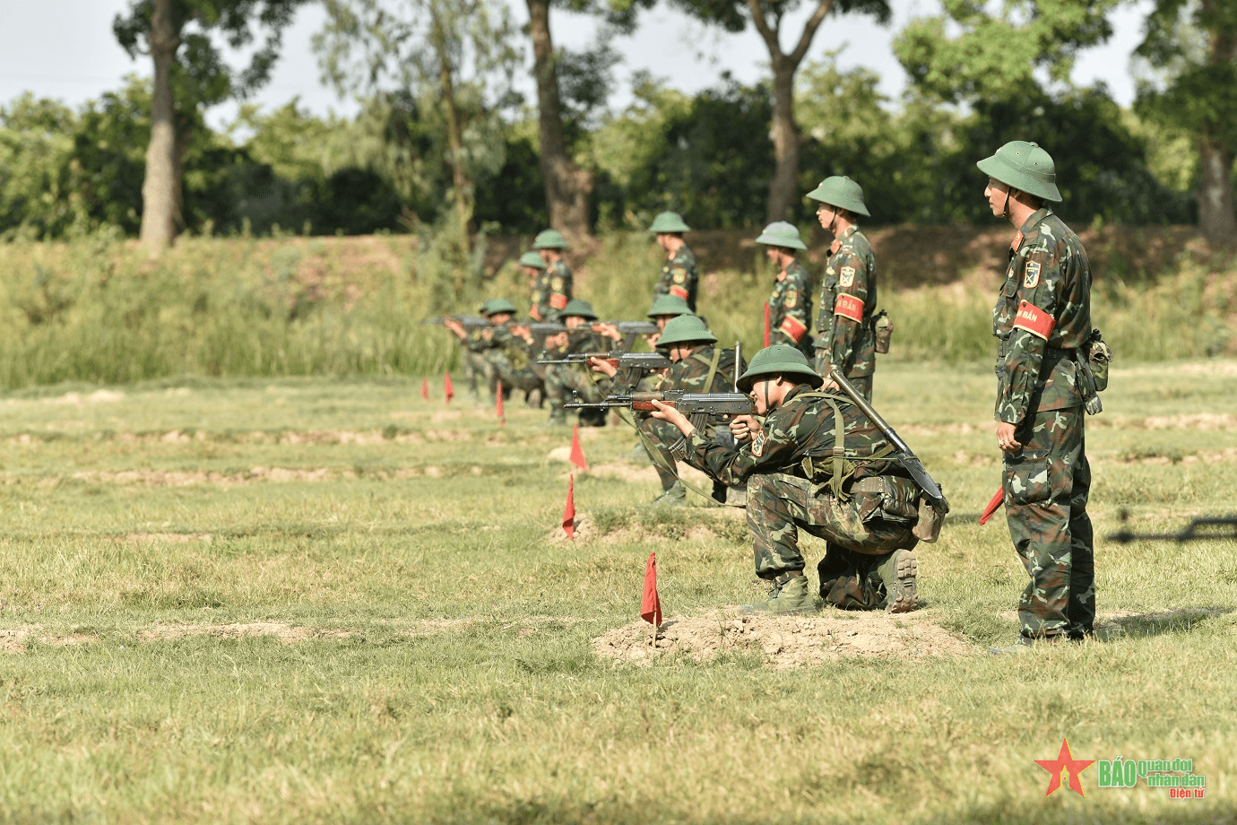 Sư đoàn 8 (Quân khu 9): Khi cán - binh cùng nhau “vượt nắng, thắng mưa”


​