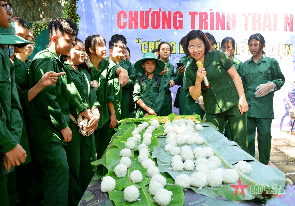 “Tập làm chiến sĩ Điện Biên”