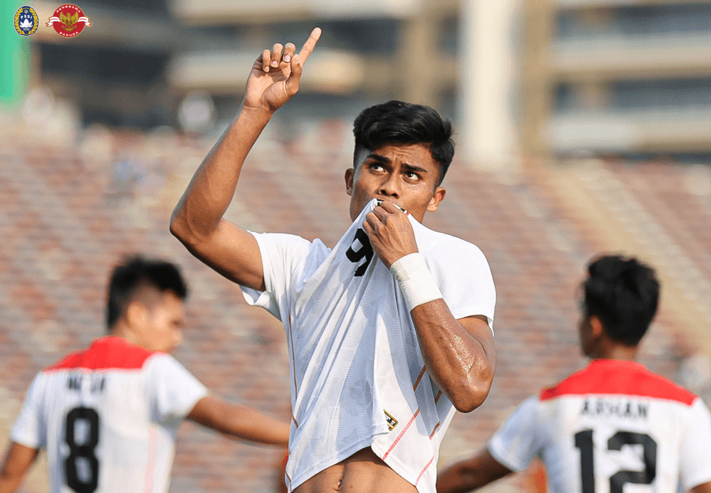 Bóng đá nam SEA Games 32: Xác định đội đầu tiên vào bán kết