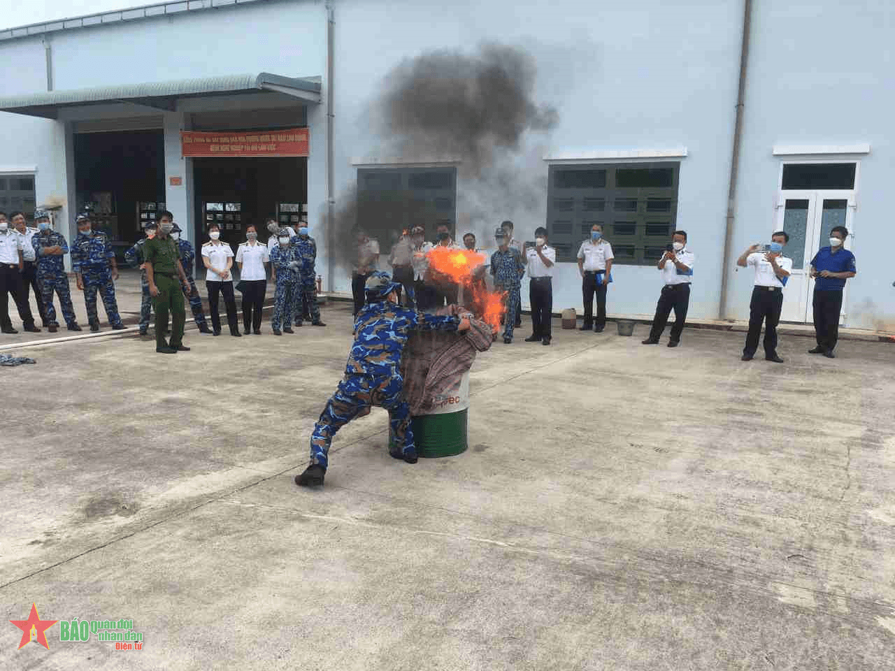 Học viện Hải quân tổ chức tuyên truyền, huấn luyện về an toàn, vệ sinh lao động và phòng, chống cháy nổ