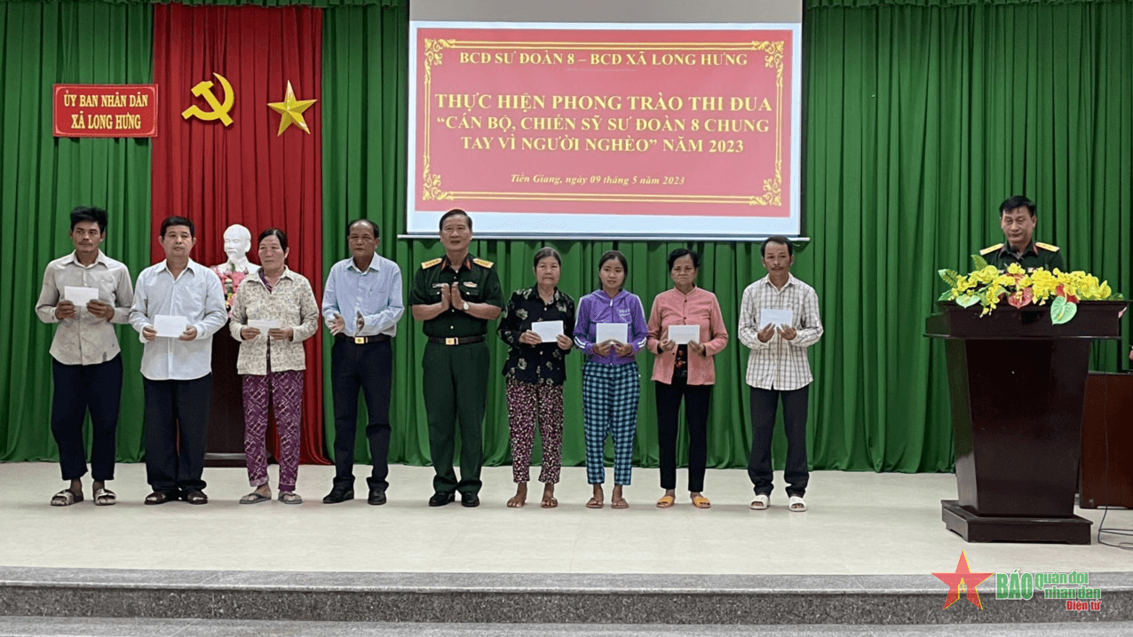 Sư đoàn 8 (Quân khu 9): Hỗ trợ con giống, vật nuôi cho gia đình có hoàn cảnh khó khăn


​