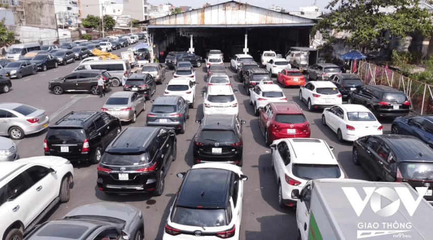 Không bảo đảm đăng kiểm, sao lại xử phạt người dân?