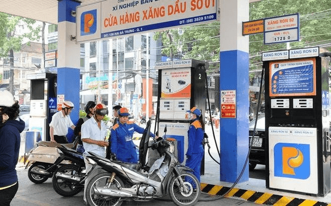 Từ 15 giờ chiều nay (11-5), giá xăng RON95 giảm xuống mức 21.000 đồng/lít