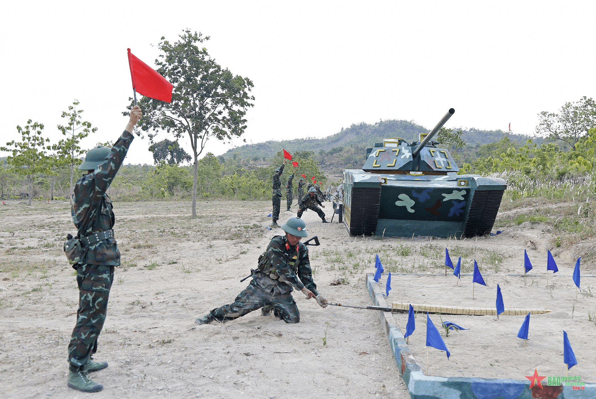 Tham quan, rút kinh nghiệm huấn luyện, kiểm tra “3 tiếng nổ”