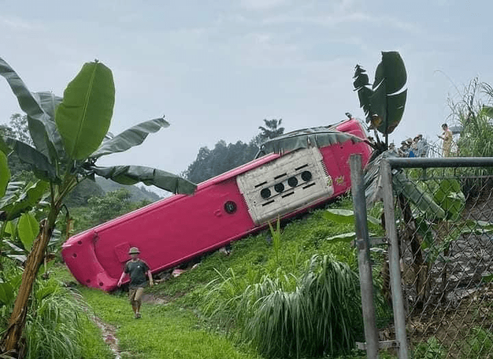 Sớm dẹp xe khách “hung thần”!