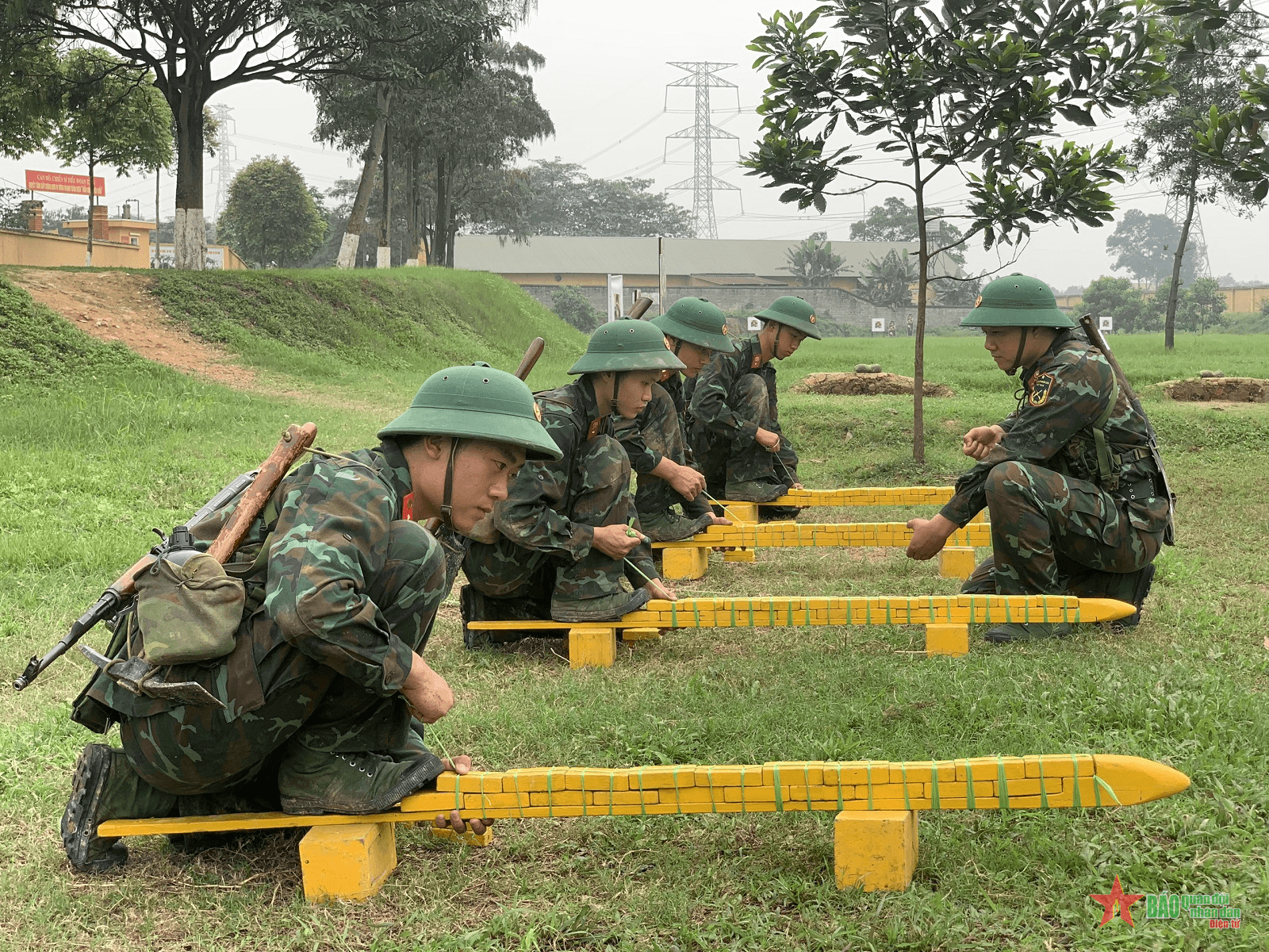 Động viên, rèn tâm lý cho bộ đội