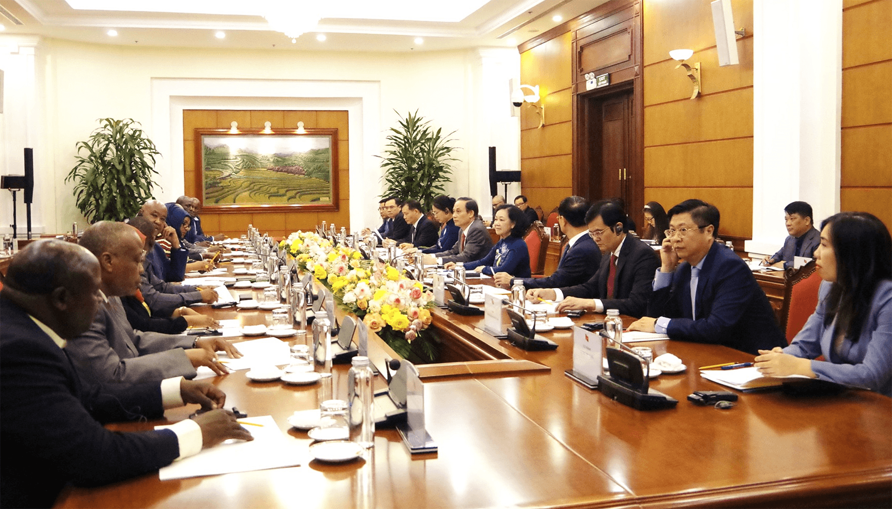 Thắt chặt hơn nữa quan hệ hợp tác giữa Đảng ta và Đảng Cách mạng cầm quyền ở Tanzania