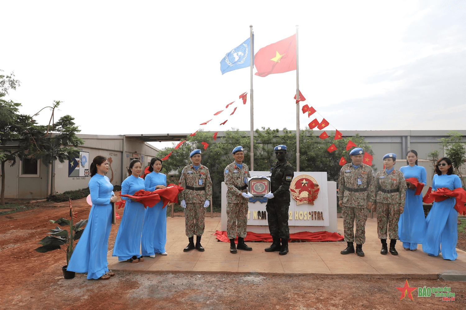 Khánh thành cột cờ Việt Nam tại Bệnh viện dã chiến cấp 2 số 4 ở Nam Sudan