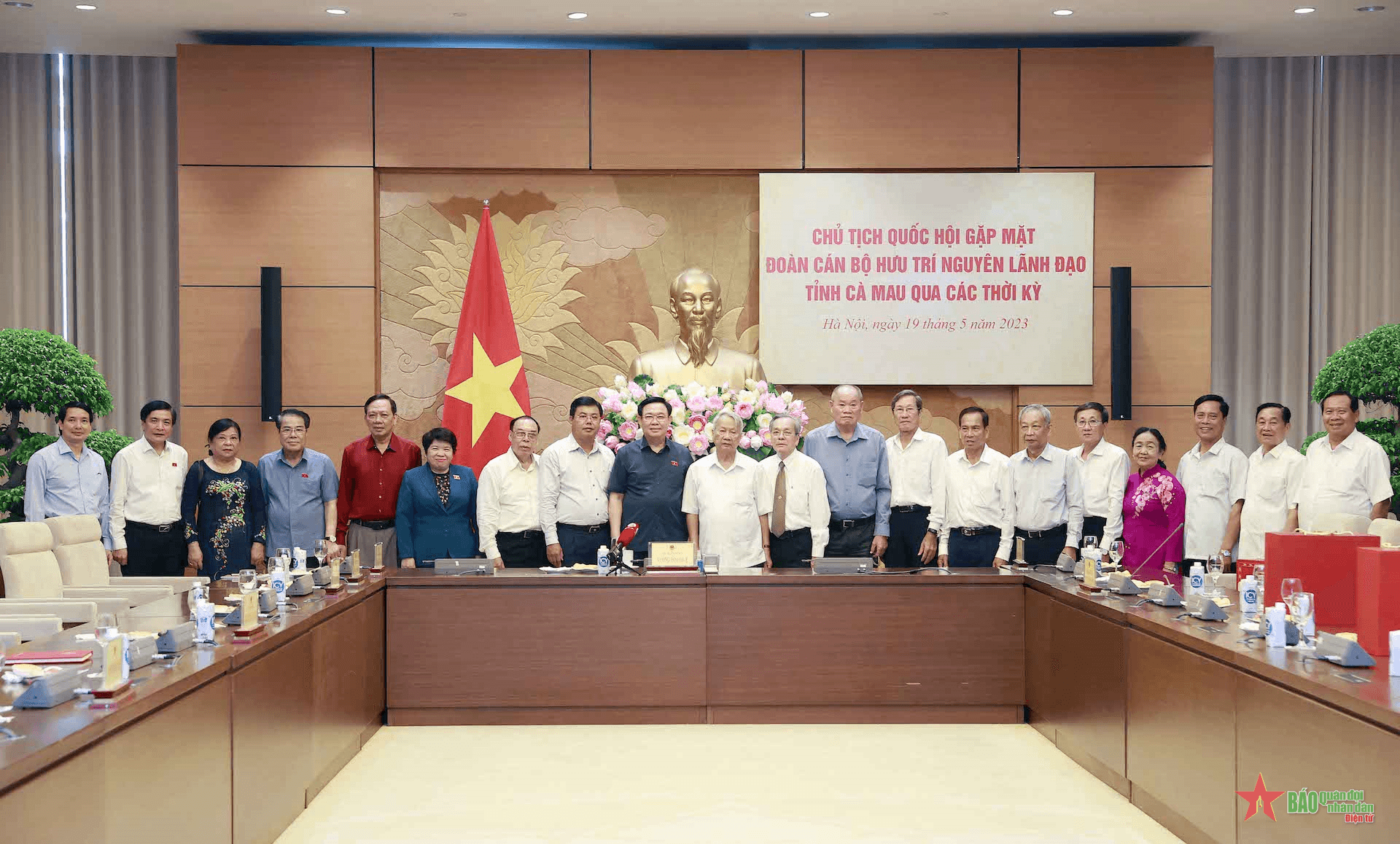 Chủ tịch Quốc hội tiếp đoàn cán bộ hưu trí nguyên là lãnh đạo tỉnh Cà Mau qua các thời kỳ