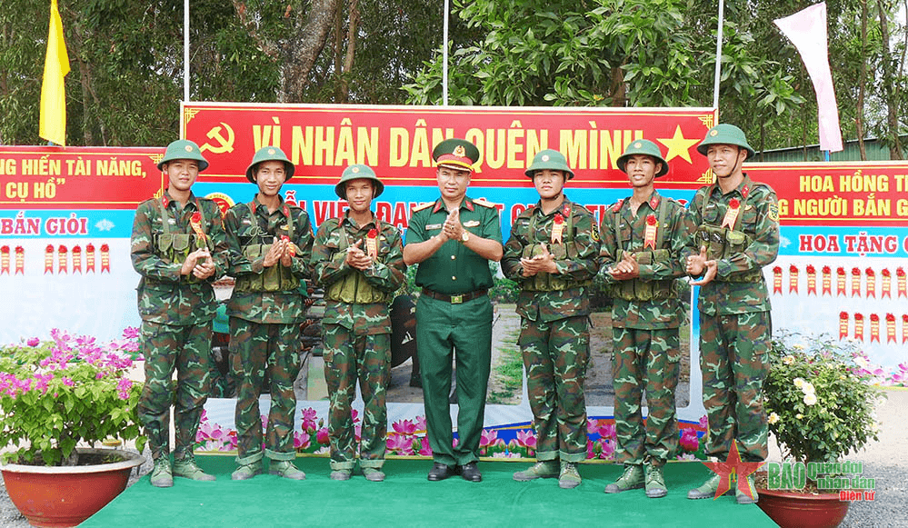 Trung đoàn 165 kiểm tra "3 tiếng nổ" đạt kết quả tốt