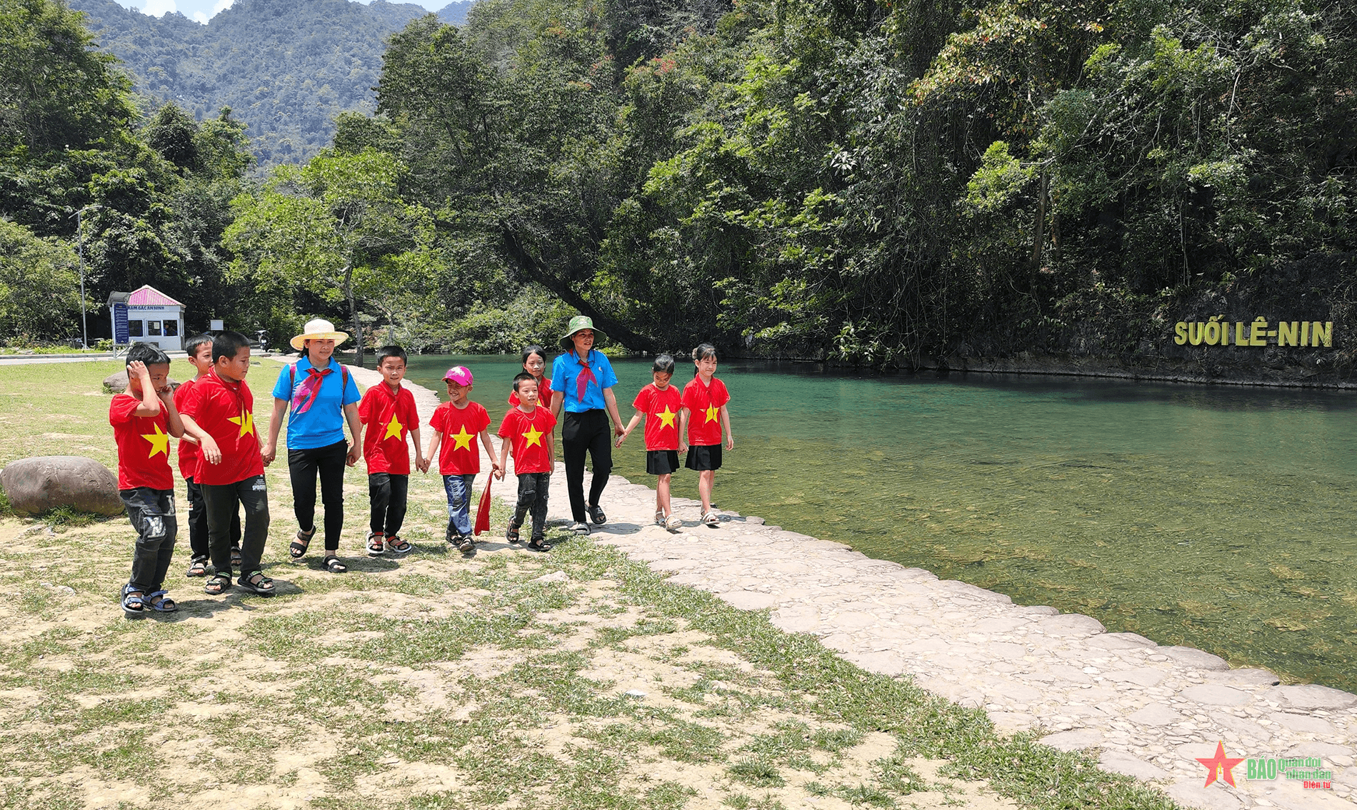 Pác Bó mãi nhớ ơn Người
