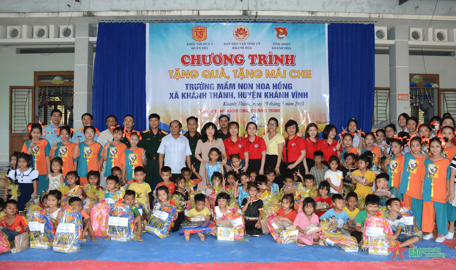 Niềm vui của cô và trò Trường mầm non Hoa Hồng