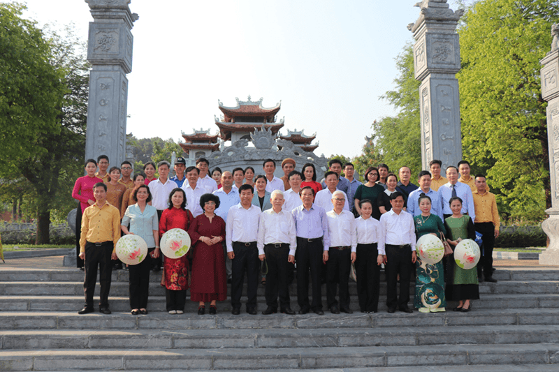 Thăm mô hình đổi mới nông nghiệp công nghệ cao bên đường mòn Hồ Chí Minh