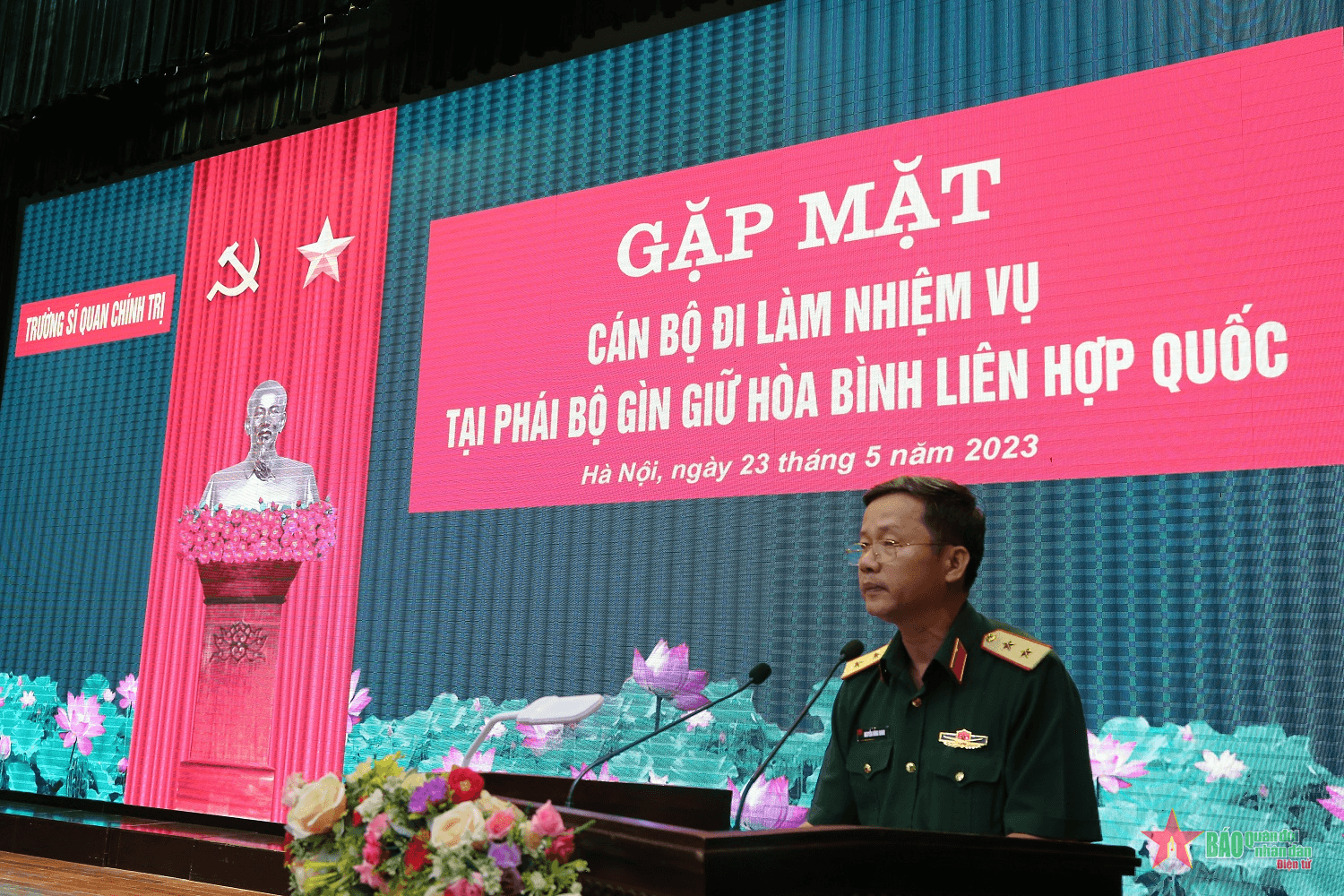 Tọa đàm sĩ quan trẻ tại Trường Sĩ quan Chính trị