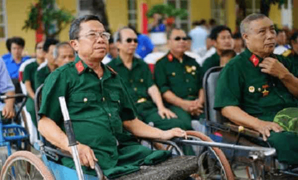 “Ông phân tích thế tôi hiểu rồi...”