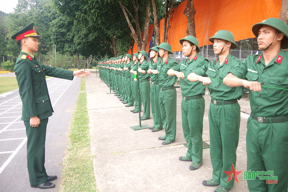 Giúp chiến sĩ tự tin phấn đấu