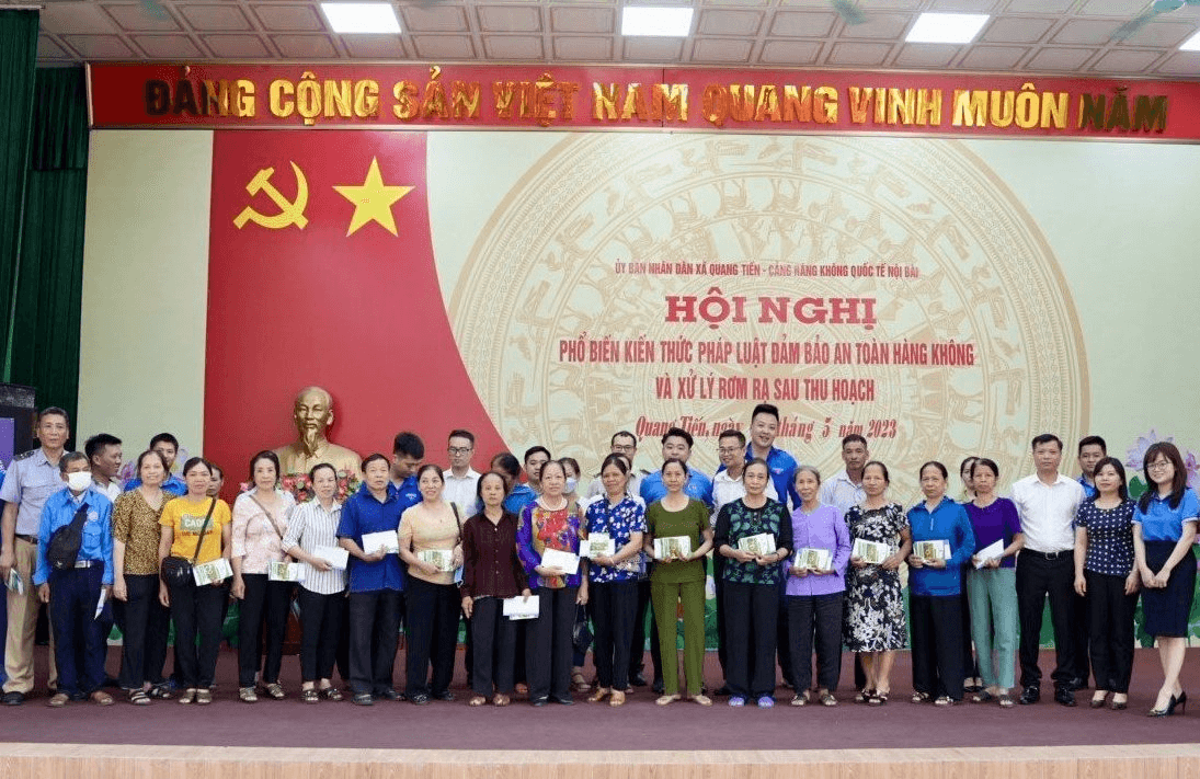 Tuyên truyền về an toàn hàng không cho người dân khu vực sân bay
