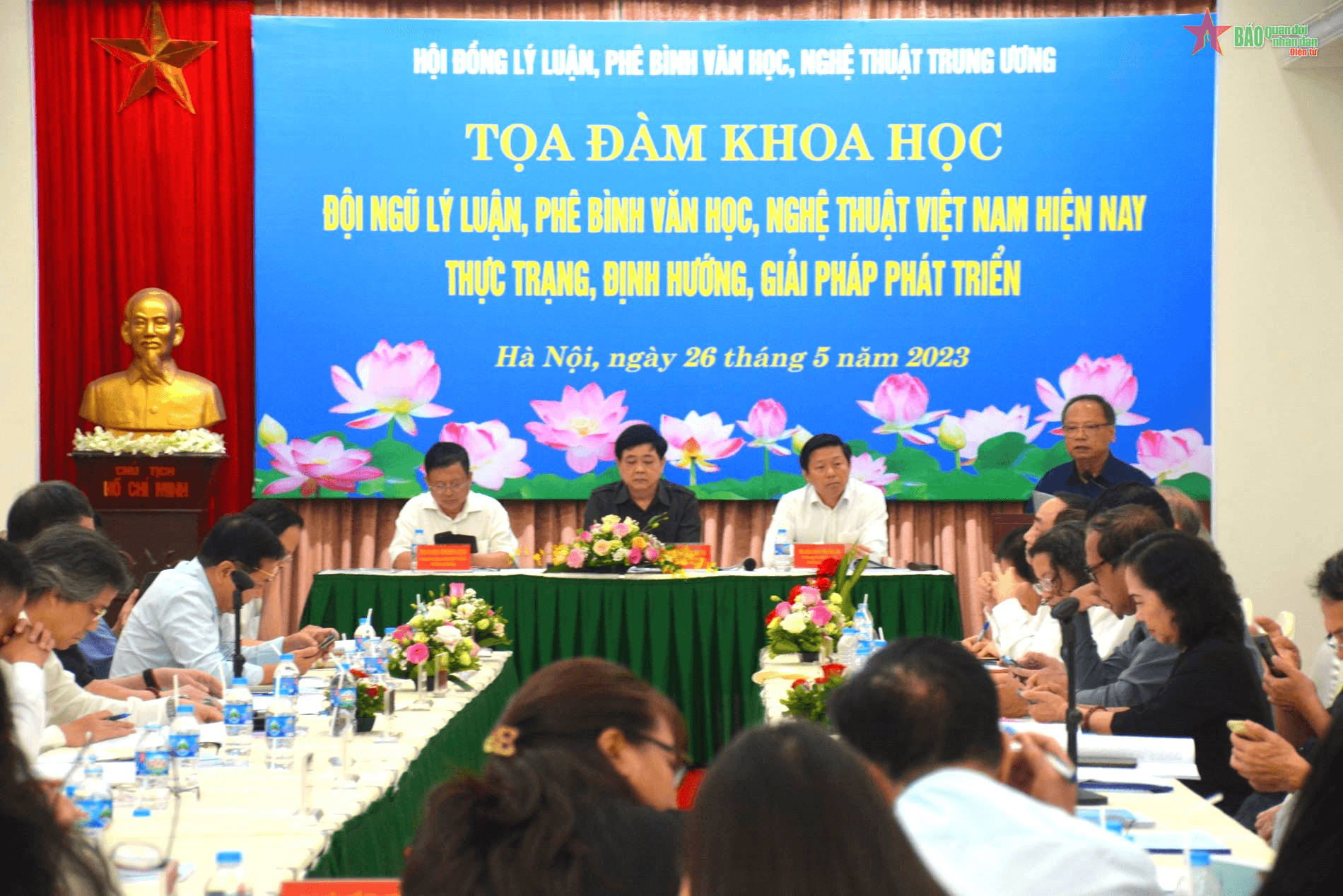 Bàn luận giải pháp xây dựng và phát triển đội ngũ lý luận, phê bình văn học nghệ thuật