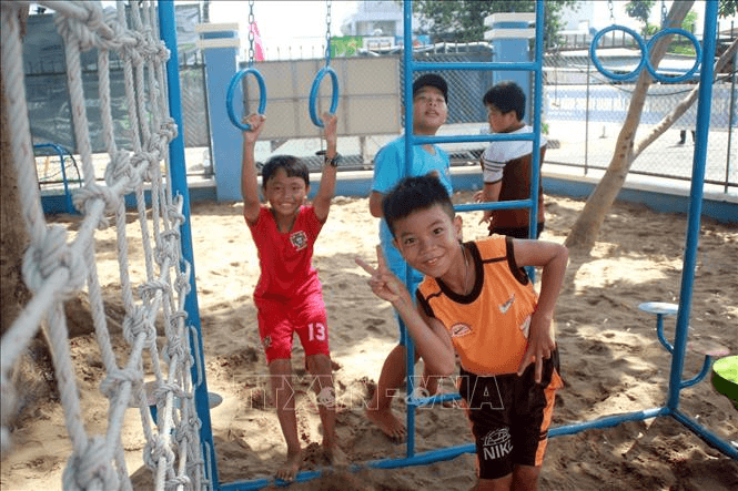 Trả lại mùa hè cho trẻ